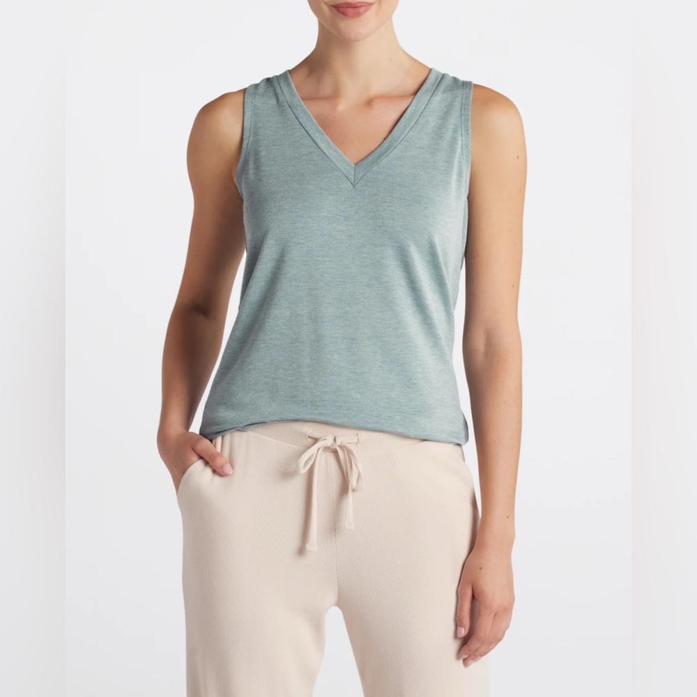 BOBEAU
Sleeveless V-Neck